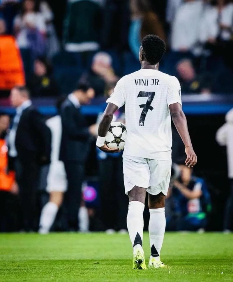 ảnh Vinicius Junior cùng Real Madrid