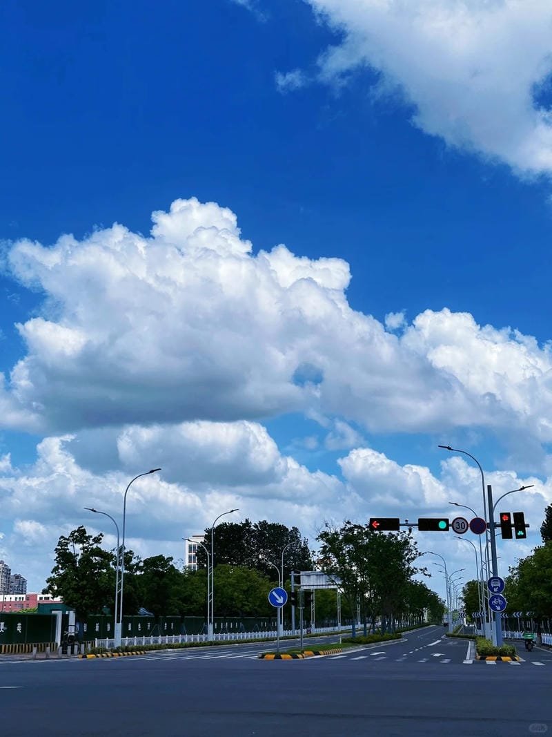 ảnh bầu trời đầy mây thơ mộng