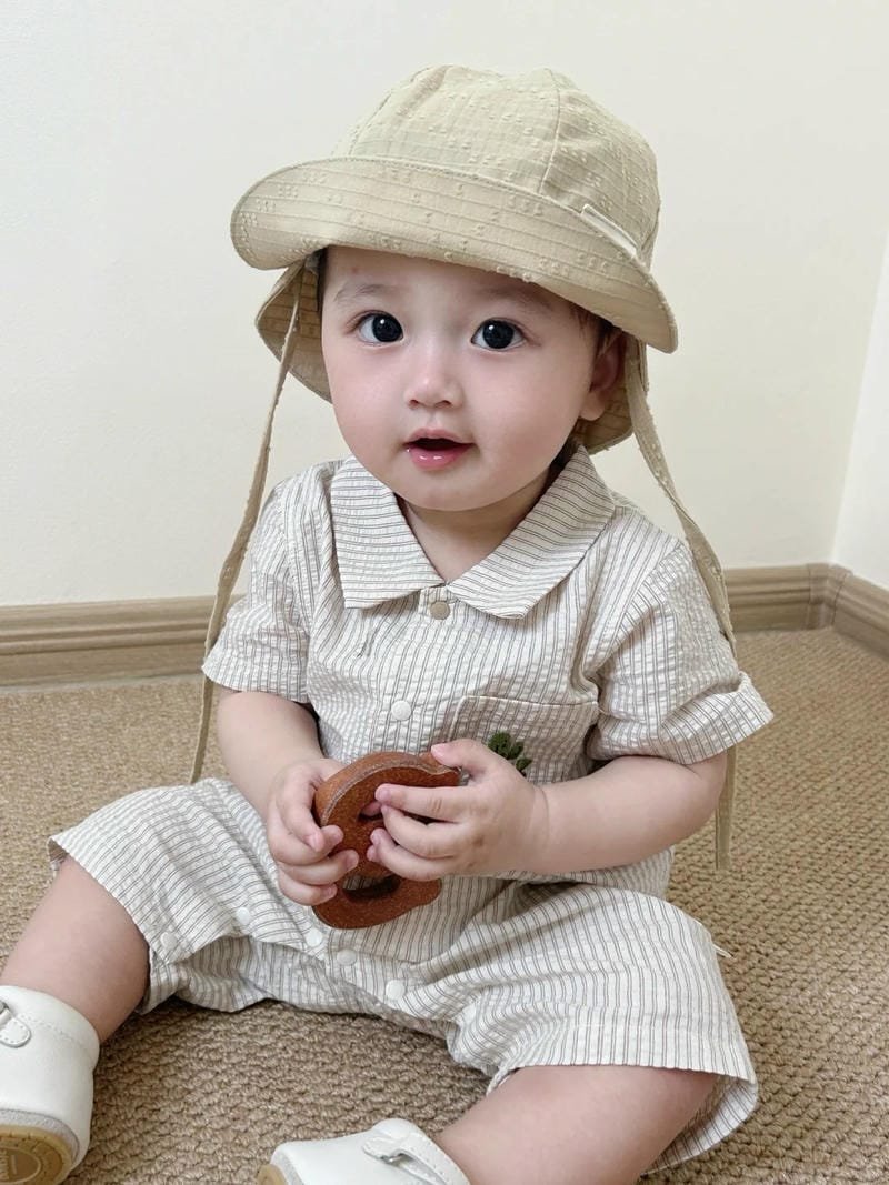 ảnh bé trai đáng yêu tạo dáng cute