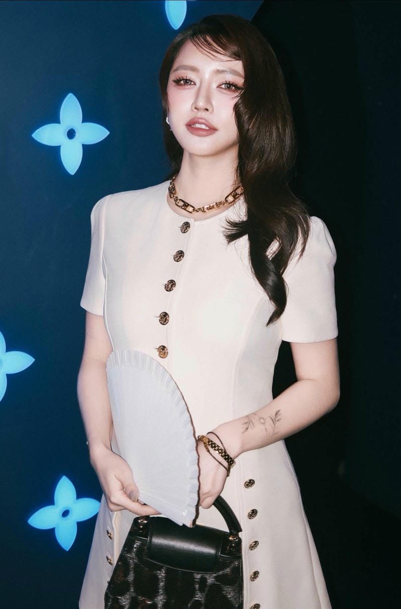 ảnh bích phương sexy diện mạo đầy cuốn hút