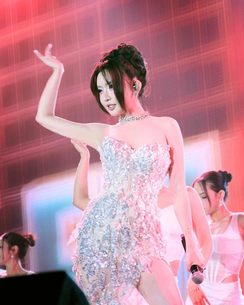 ảnh bích phương sexy phong cách cuốn hút mọi ánh nhìn