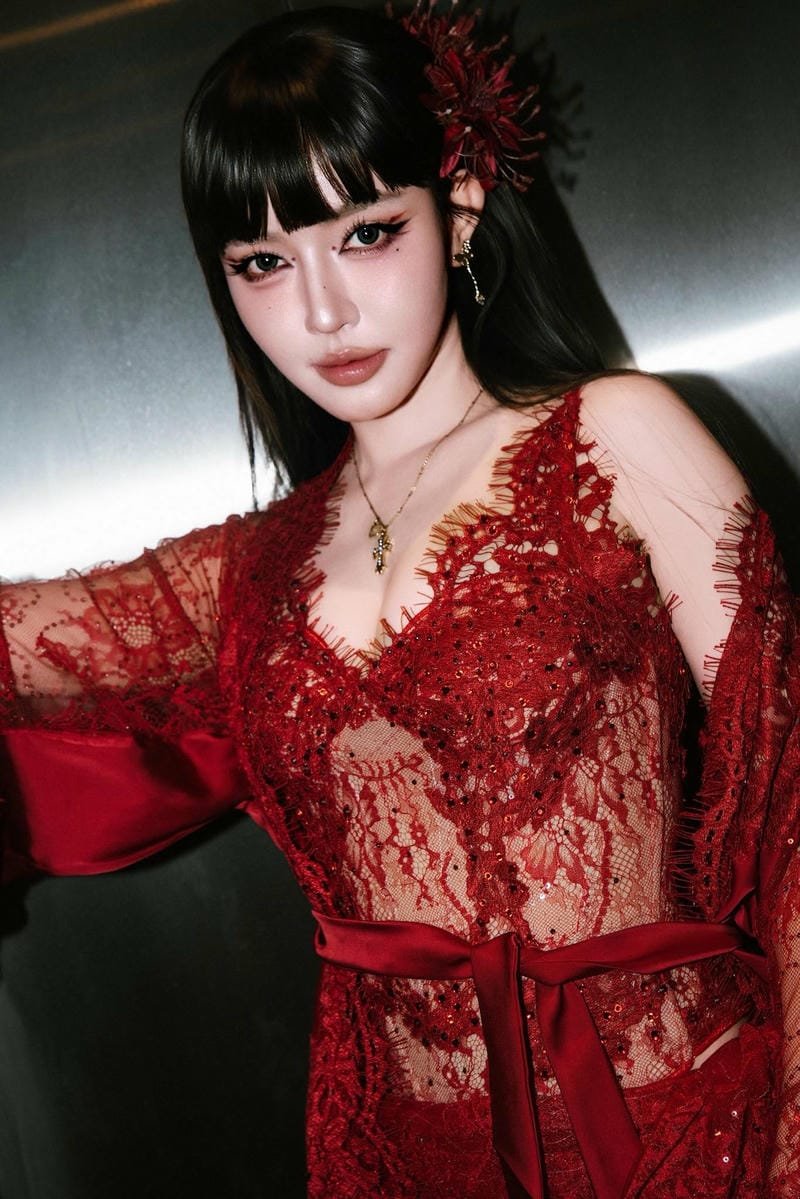 ảnh bích phương sexy tạo dáng đầy thần thái