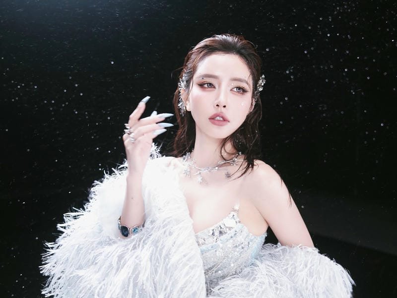ảnh bích phương sexy thần thái đầy mê hoặc