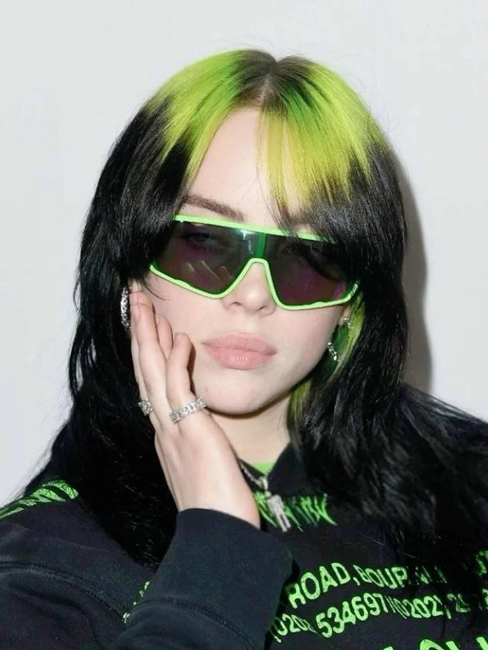 ảnh billie eilish sexy phong cách cá tính ảnh billie eilish sexy phong cách cá tính
