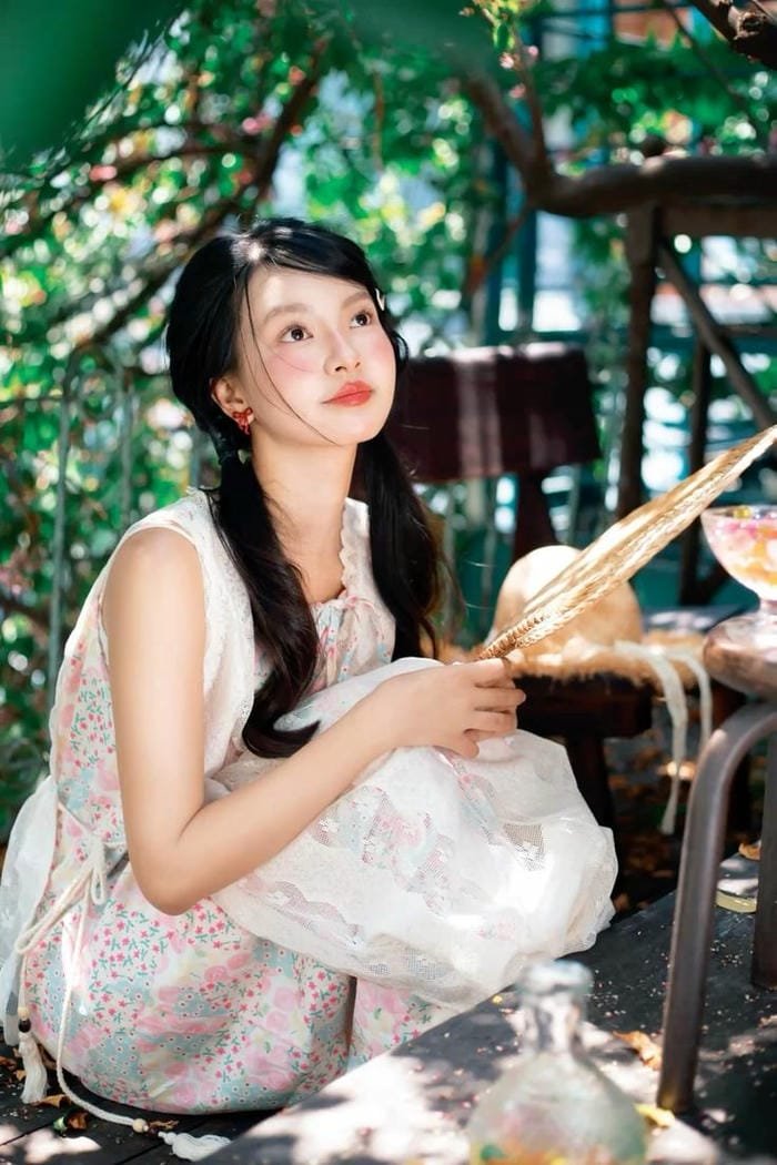 ảnh cute nữ tóc dài xinh xắn