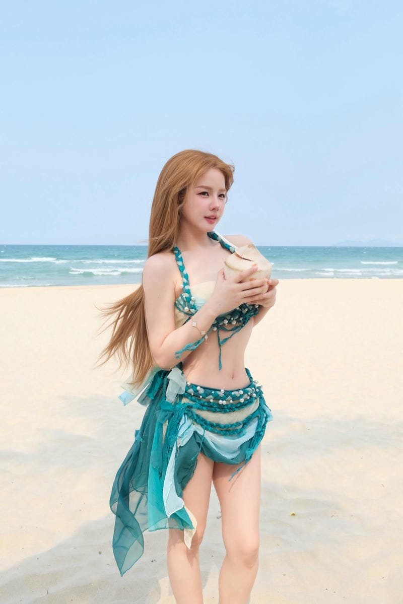 ảnh dj mie sexy tạo dáng đầy tự tin