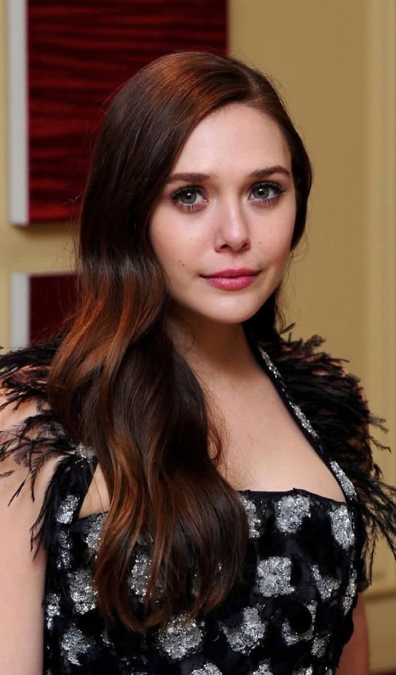 ảnh elizabeth olsen sexy phong thái đầy cuốn hút