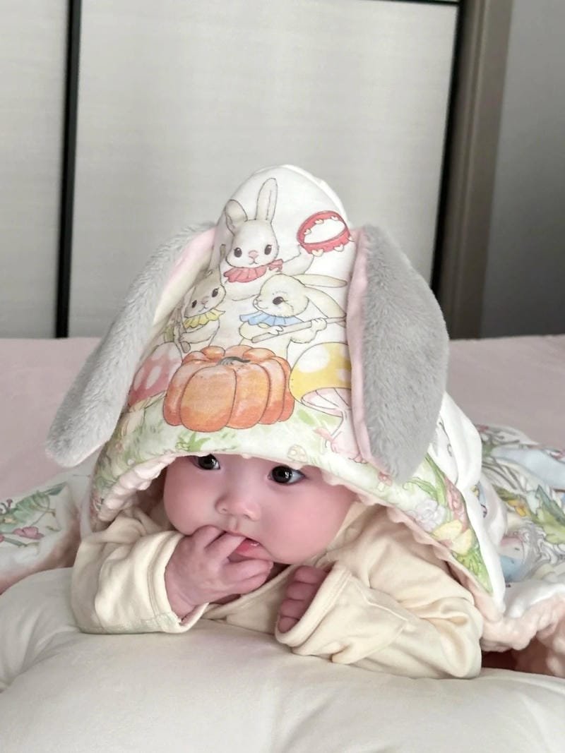 ảnh em bé cười tươi cực đáng yêu