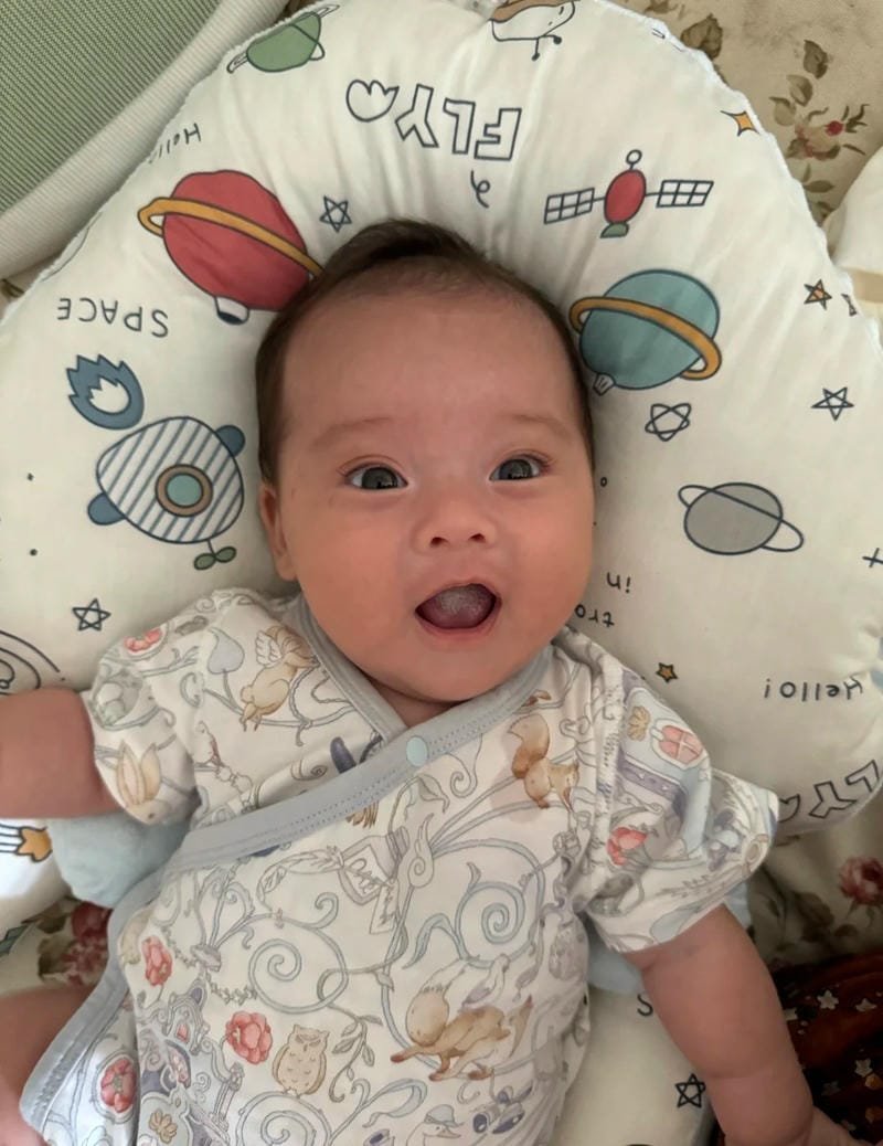 ảnh em bé cute trong veo đáng yêu