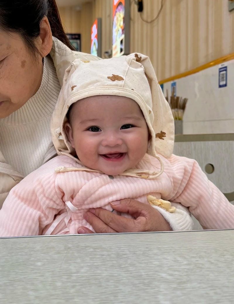 ảnh em bé đáng yêu làm say lòng
