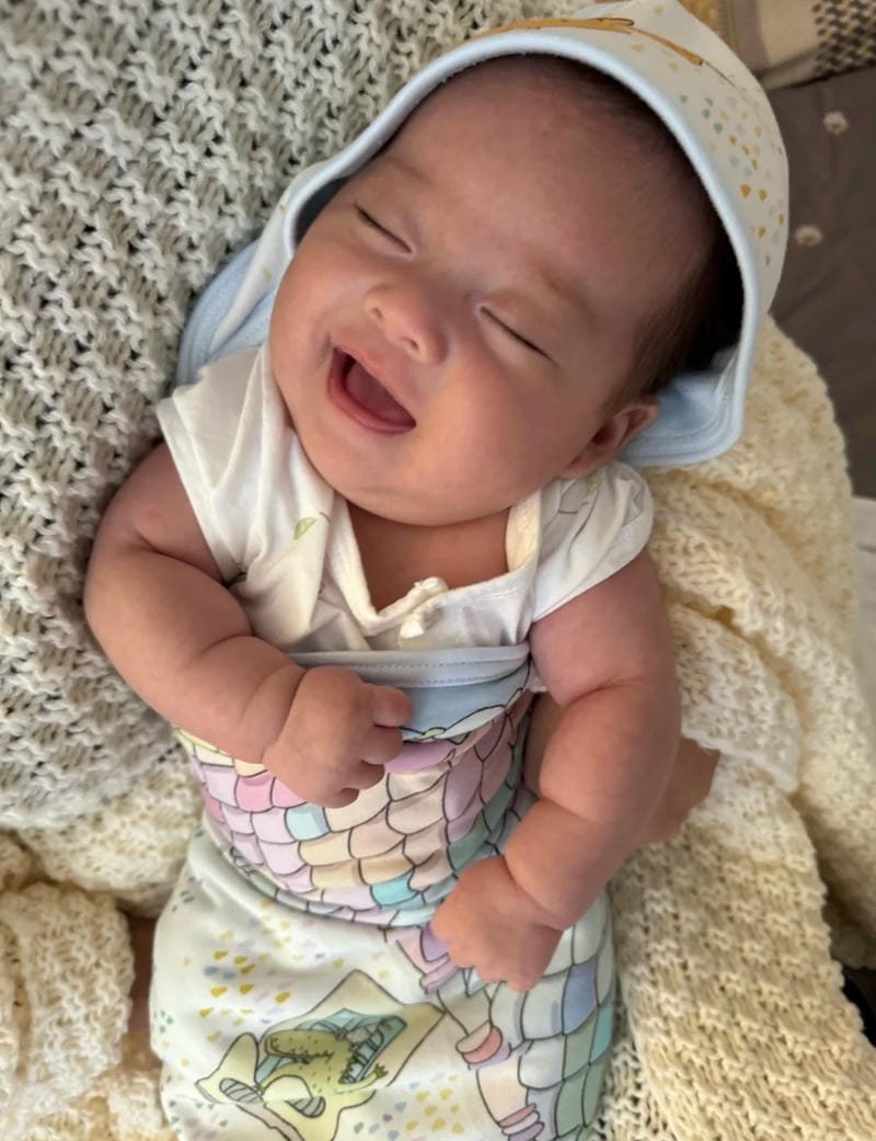 ảnh em bé dễ thương khoảnh khắc đẹp