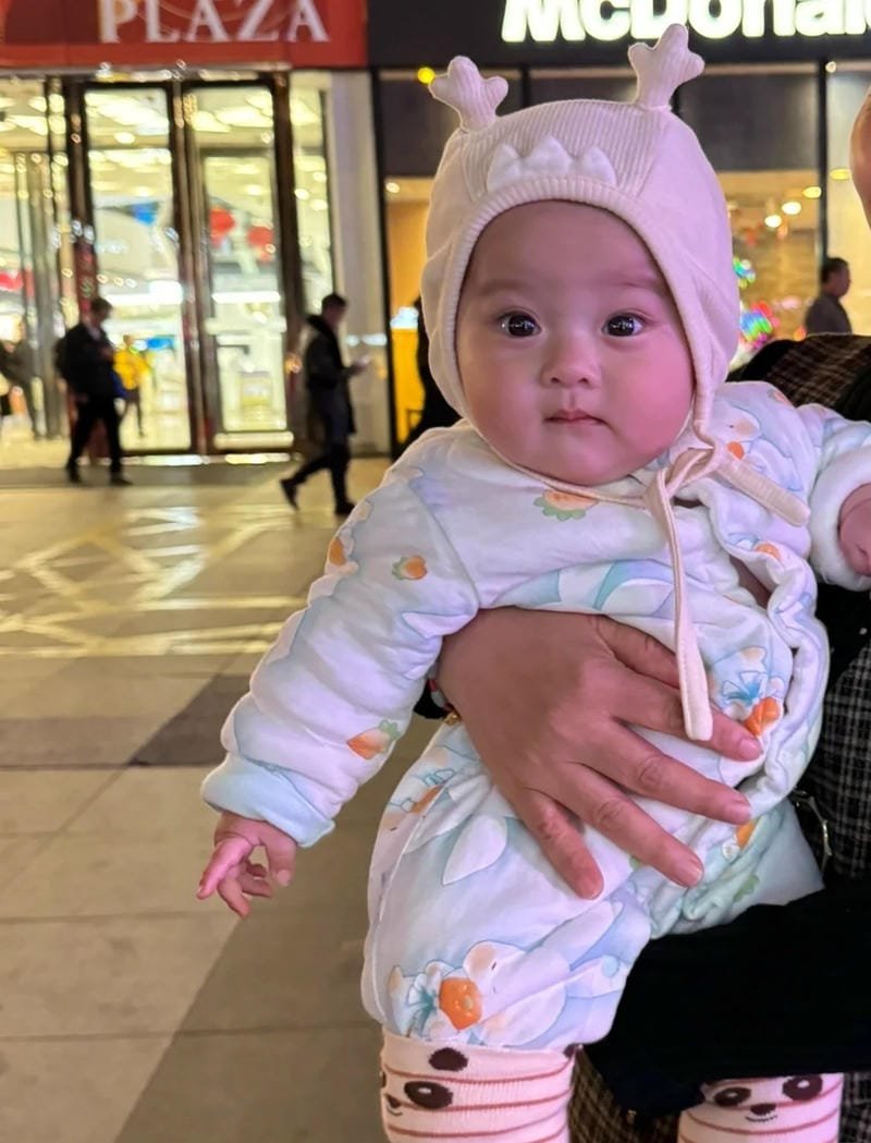 ảnh em bé đẹp tự nhiên đáng yêu