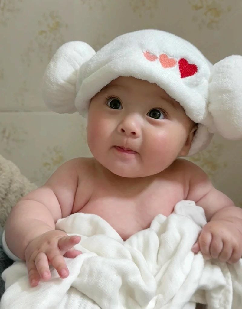 ảnh em bé hồn nhiên cực đáng yêu