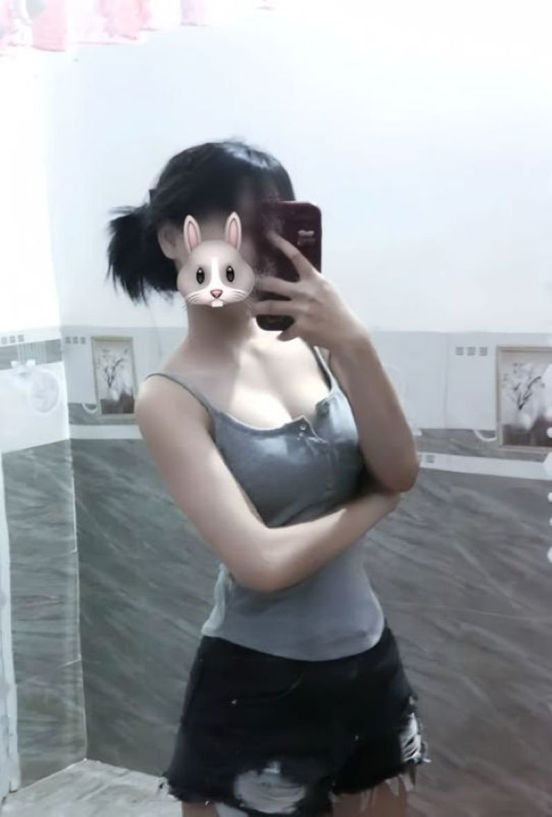 ảnh gái xinh khoe ngực đầy quyến rũ ảnh gái xinh khoe ngực đầy quyến rũ