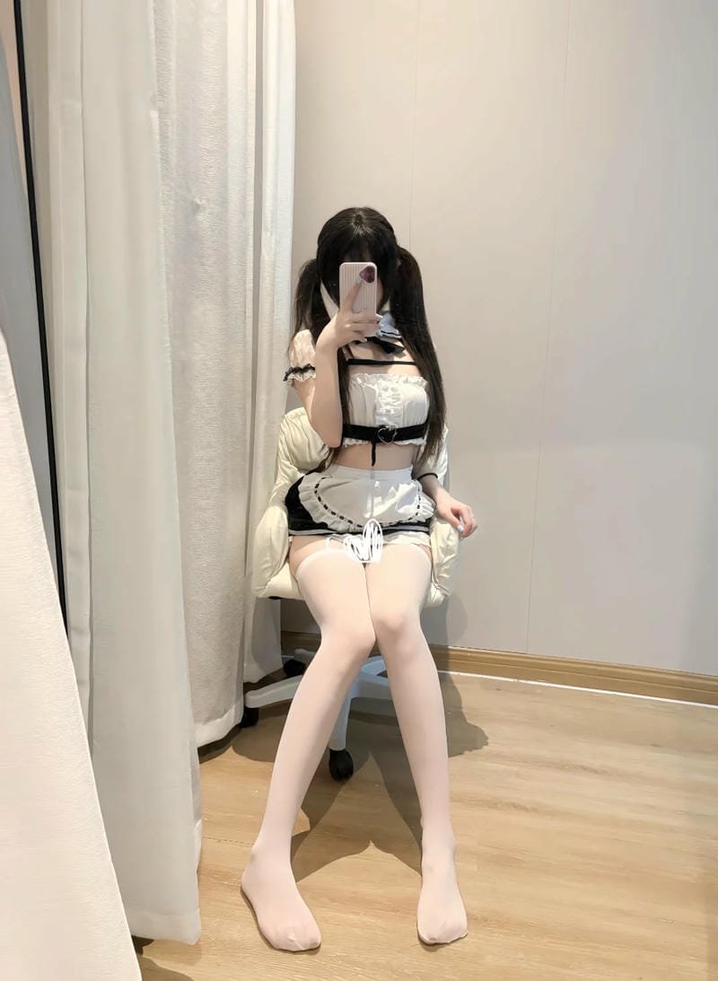 ảnh hầu gái sexy nổi bật và quyến rũ