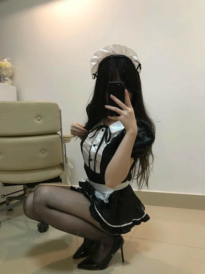 ảnh hầu gái sexy thần thái cuốn hút