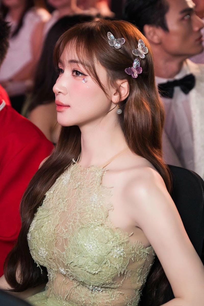 ảnh hòa minzy sexy cực kỳ nổi bật