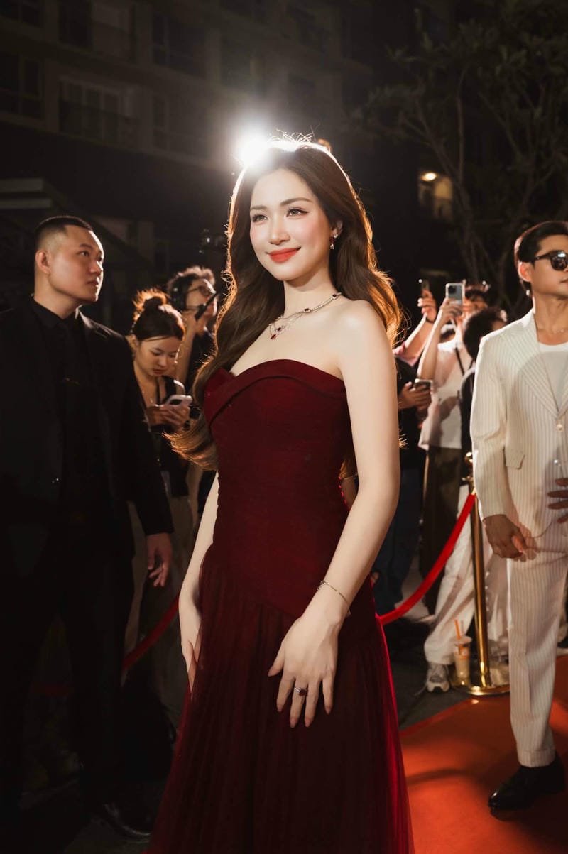 ảnh hòa minzy sexy diện mạo cực kỳ cuốn hút