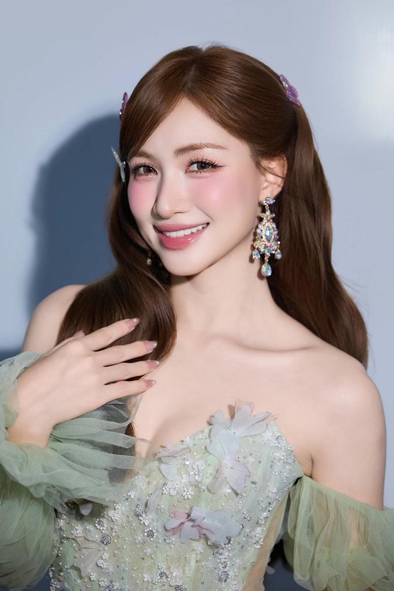 ảnh hòa minzy sexy diện váy cực xinh