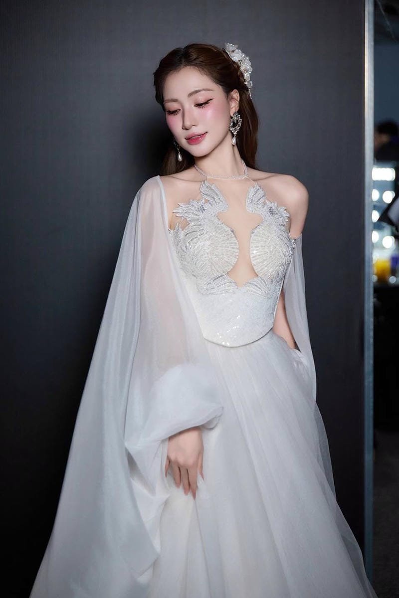 ảnh hòa minzy sexy khoảnh khắc đầy quyến rũ