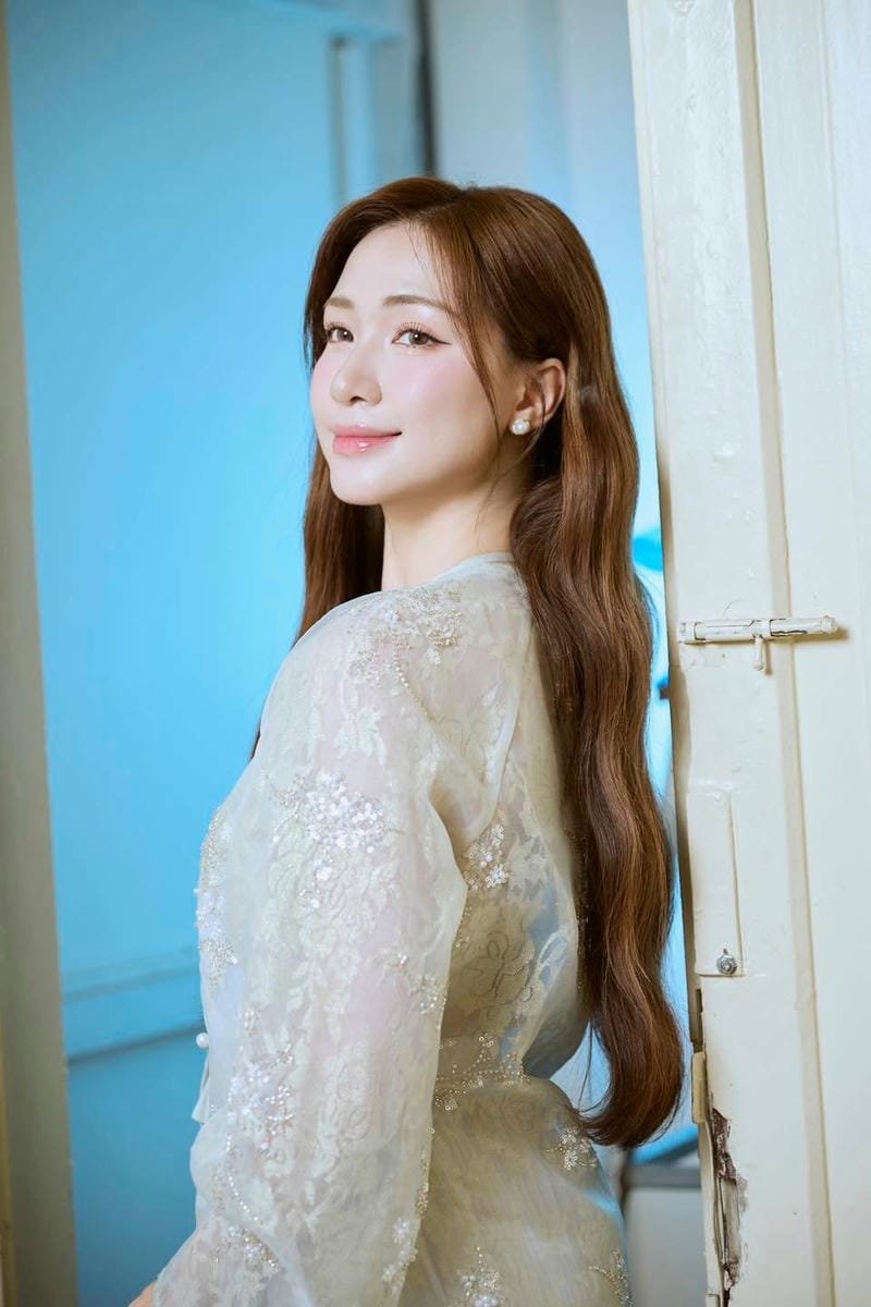 ảnh hòa minzy sexy nhan sắc ngọt ngào