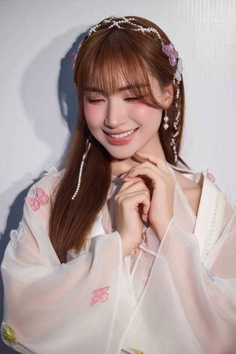 ảnh hòa minzy sexy phong cách đầy mê hoặc