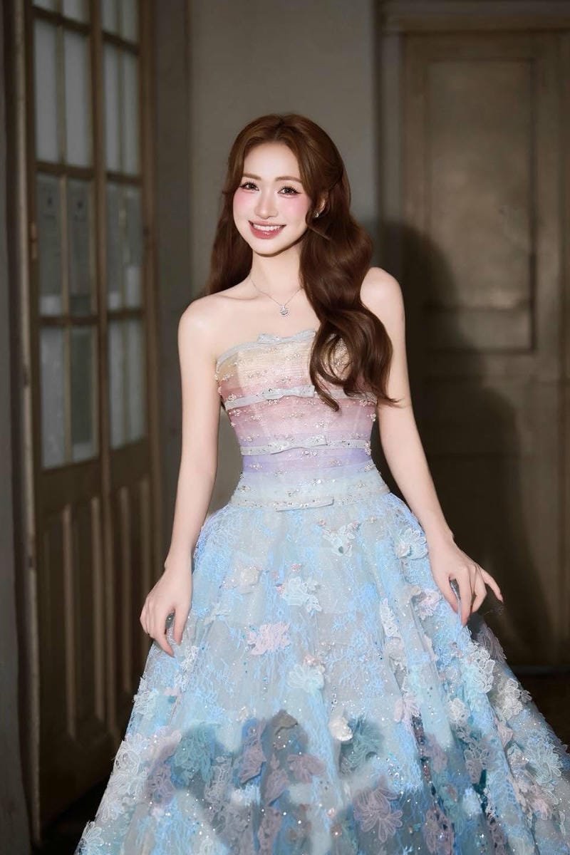 ảnh hòa minzy sexy tạo dáng đầy ấn tượng