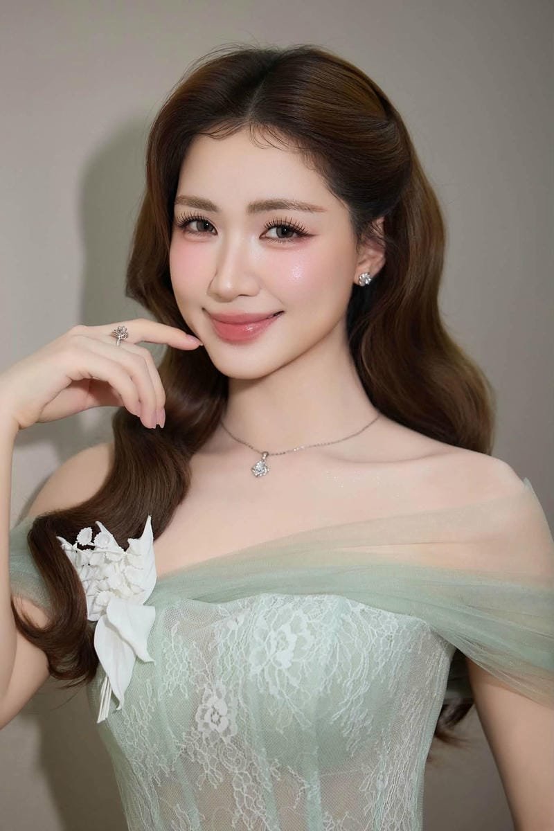 ảnh hòa minzy sexy thần thái khiến người mê
