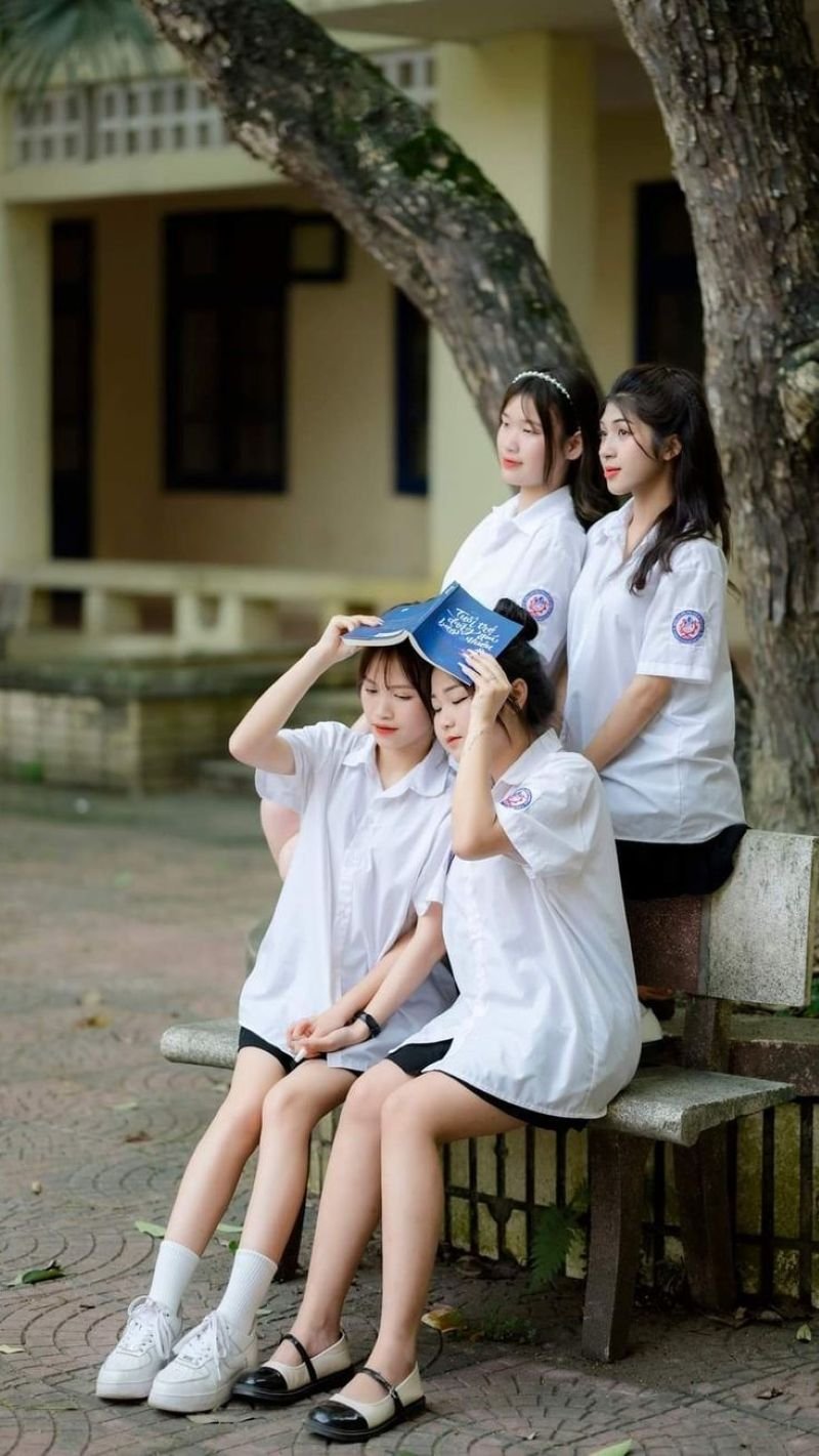 ảnh học sinh cùng bạn bè thân thiết