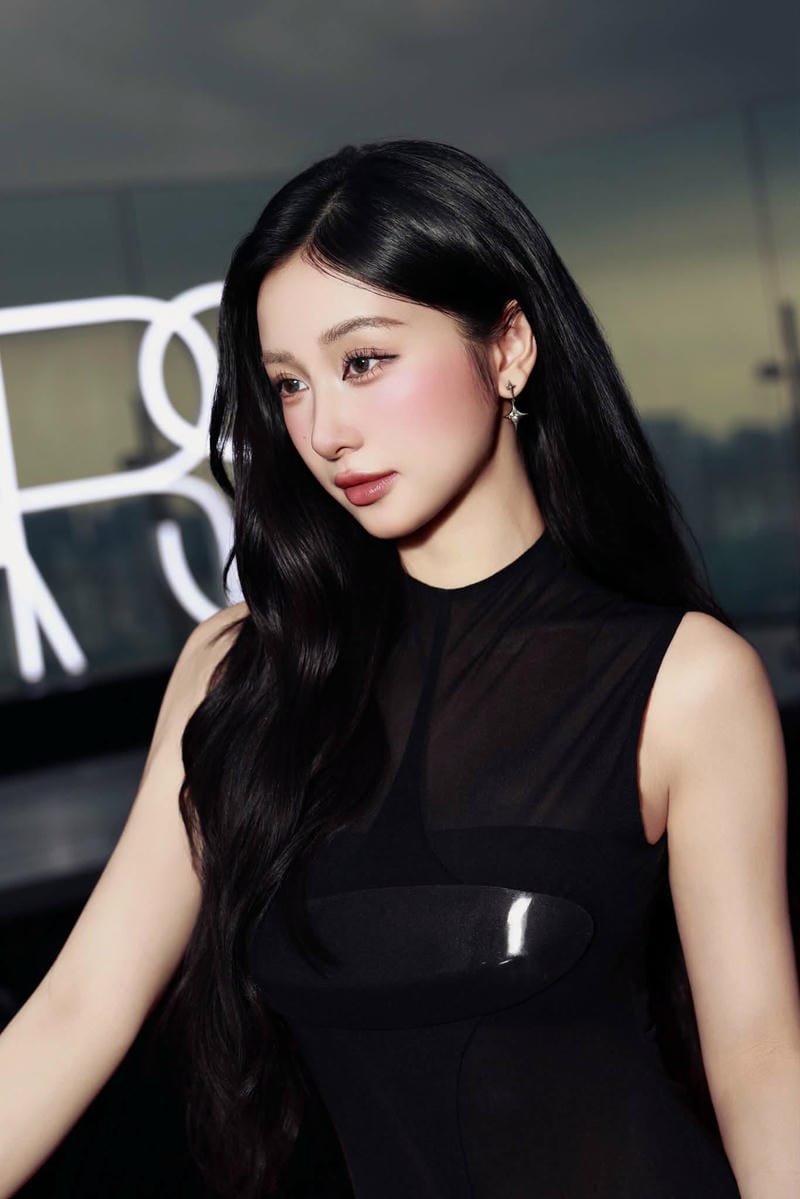 ảnh jun vũ sexy diện mạo cuốn hút