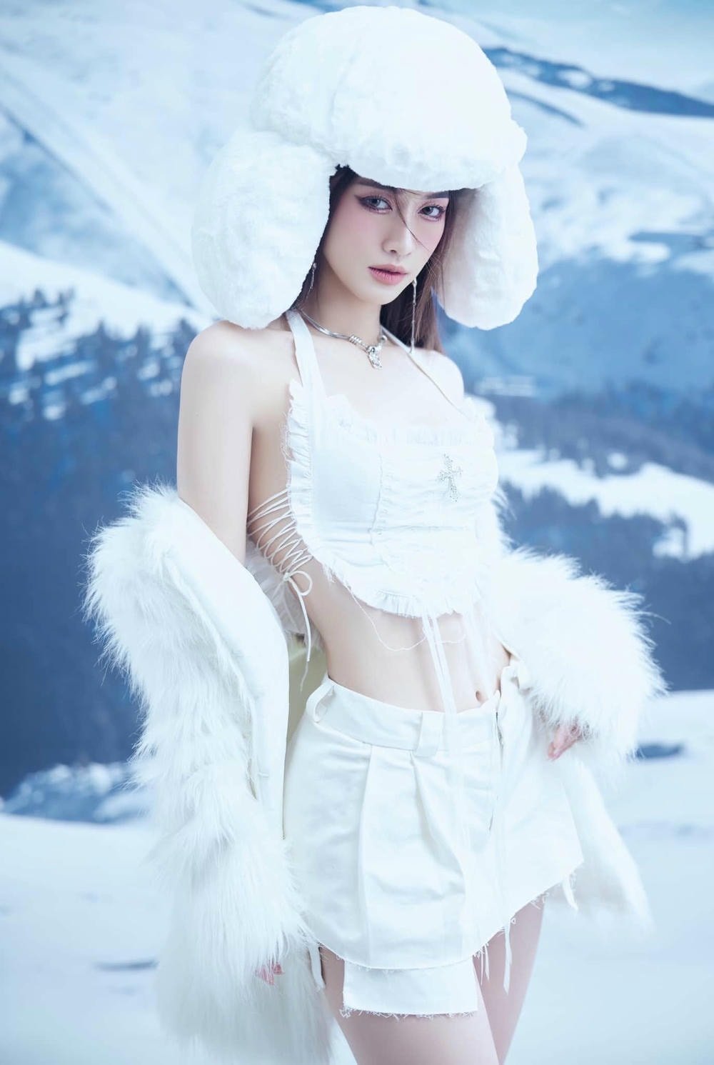 ảnh lê bống sexy đường cong nổi bật