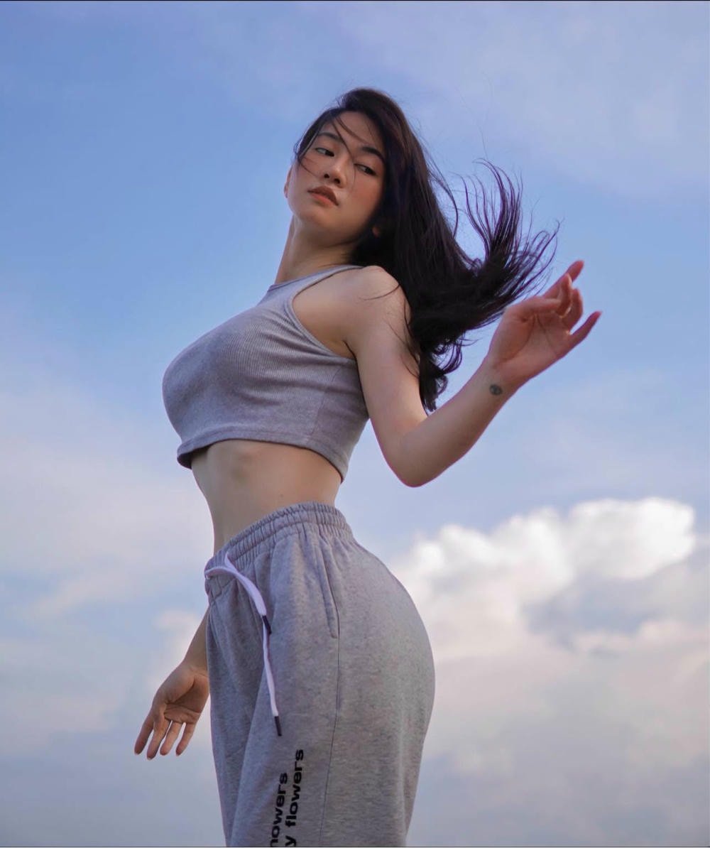 ảnh lê bống sexy tạo dáng đầy thần thái