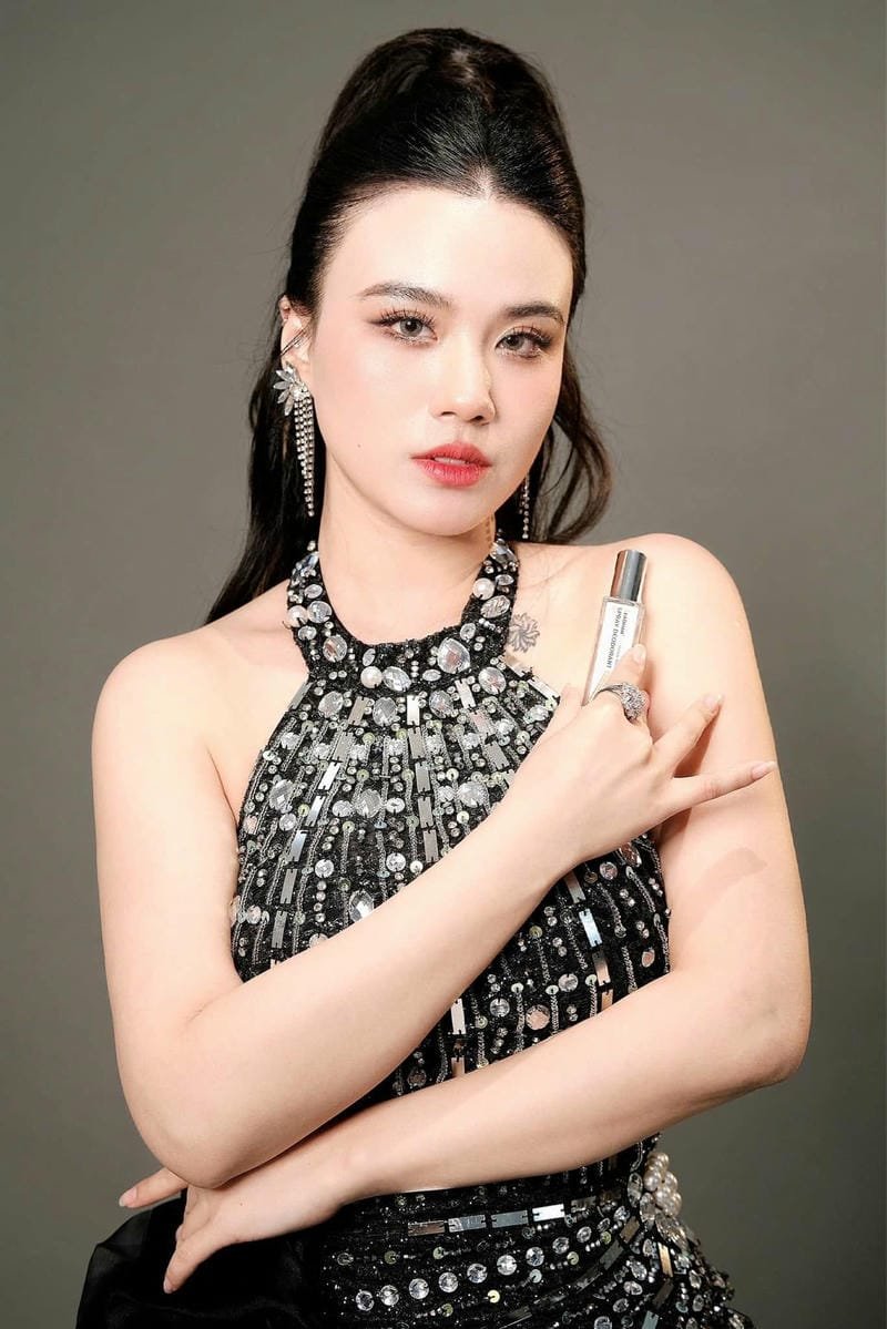 ảnh linh miu sexy tạo dáng cực chất