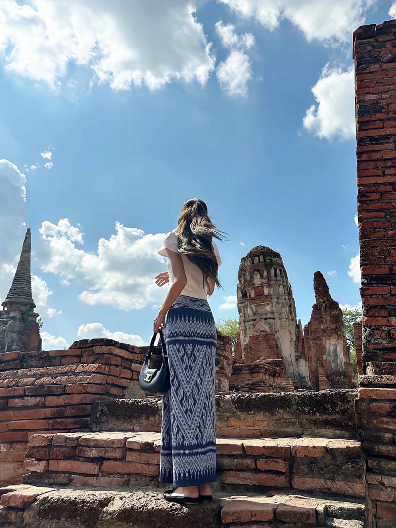 ảnh lisa diện outfit gây sốt