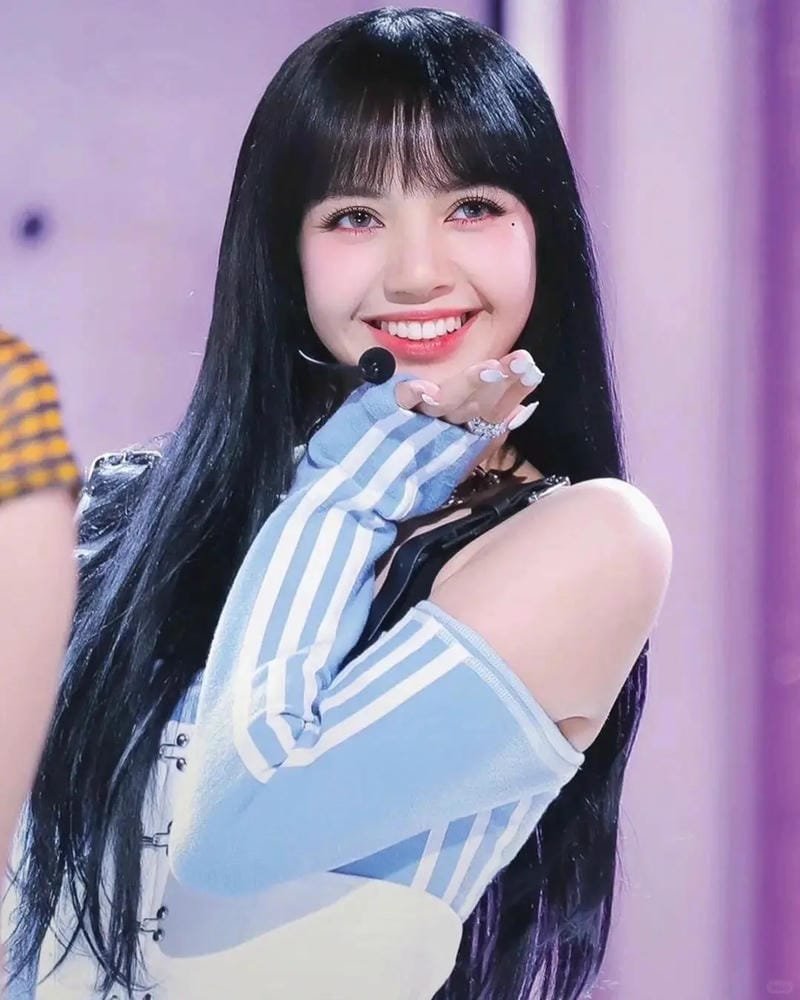 ảnh lisa sang chảnh đầy mê hoặc