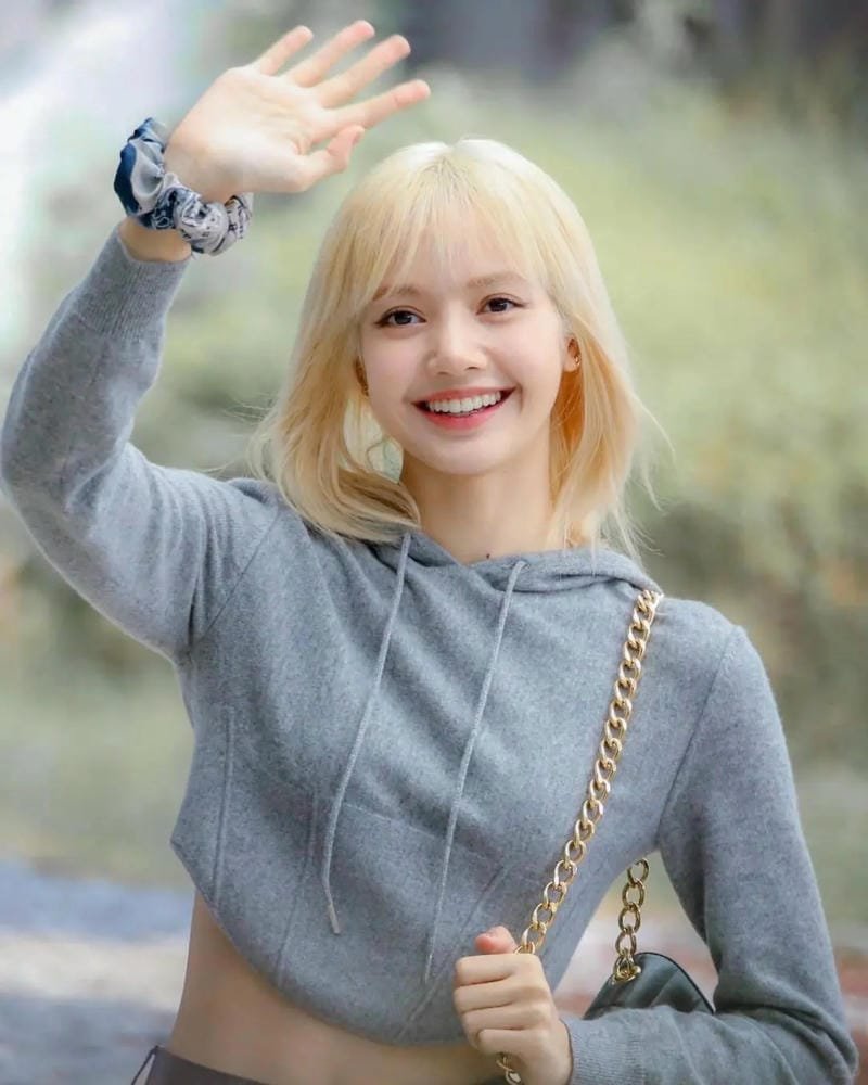 ảnh lisa thần thái đầy nổi bật