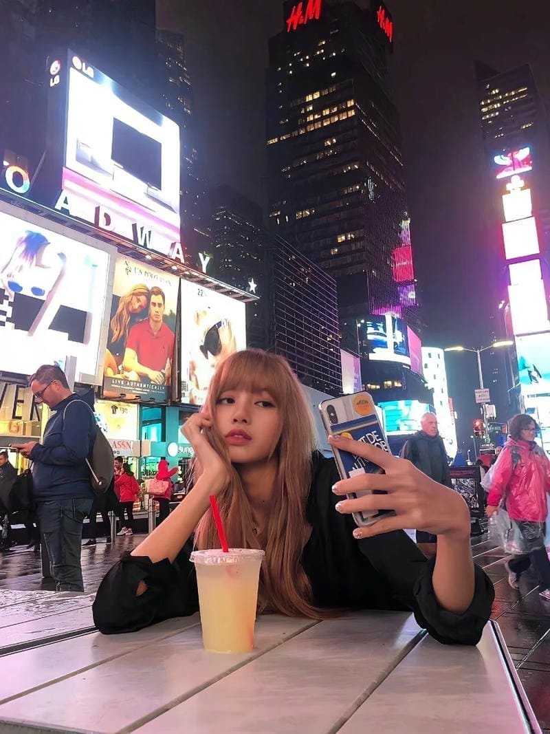 ảnh lisa thần thái sang chảnh