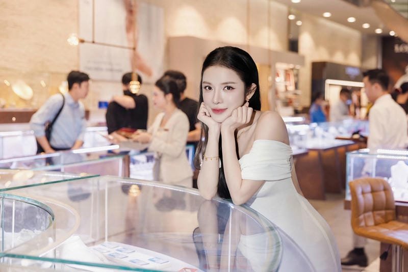 ảnh lyly sexy phong cách quyến rũ hiện đại
