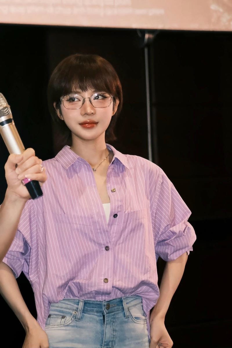 ảnh lyly sexy thần thái sang trọng cuốn hút