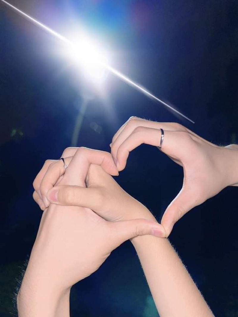 ảnh nắm tay tình yêu ngọt ngào