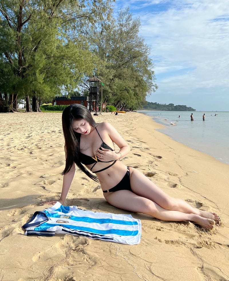 ảnh quỳnh alee sexy tạo dáng quyến rũ