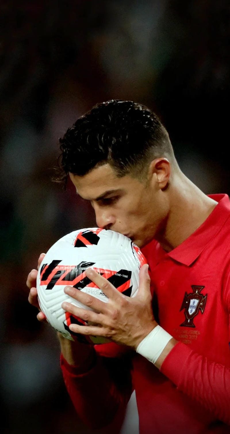 ảnh ronaldo ăn mừng bàn thắng