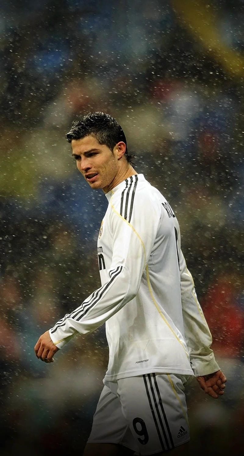 ảnh ronaldo cực ngầu trên sân cỏ