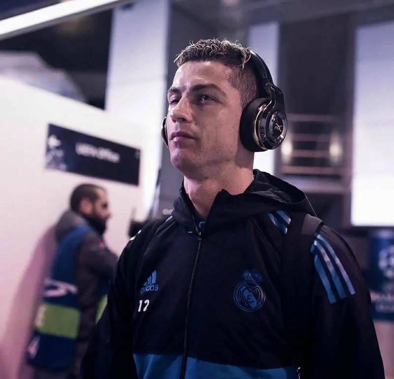 ảnh ronaldo huyền thoại sân cỏ