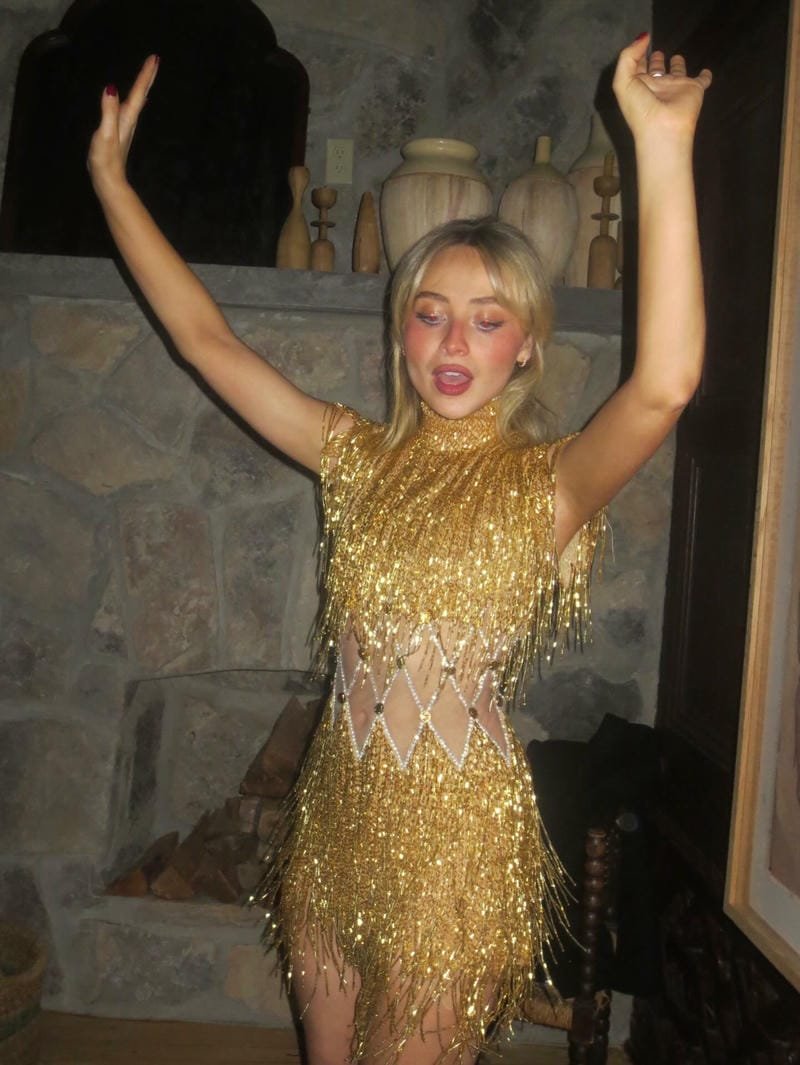 ảnh sabrina carpenter sexy nhan sắc nổi bật