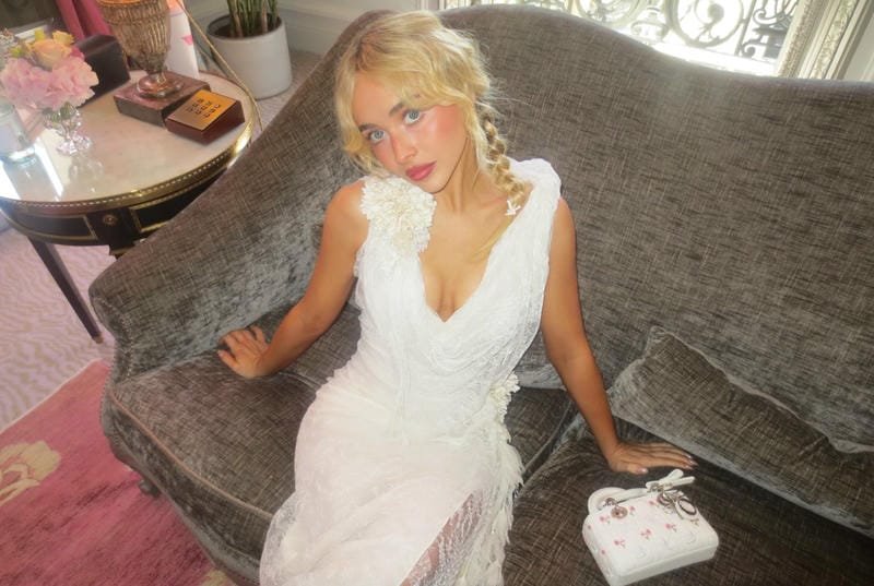 ảnh sabrina carpenter sexy quyến rũ nổi bật