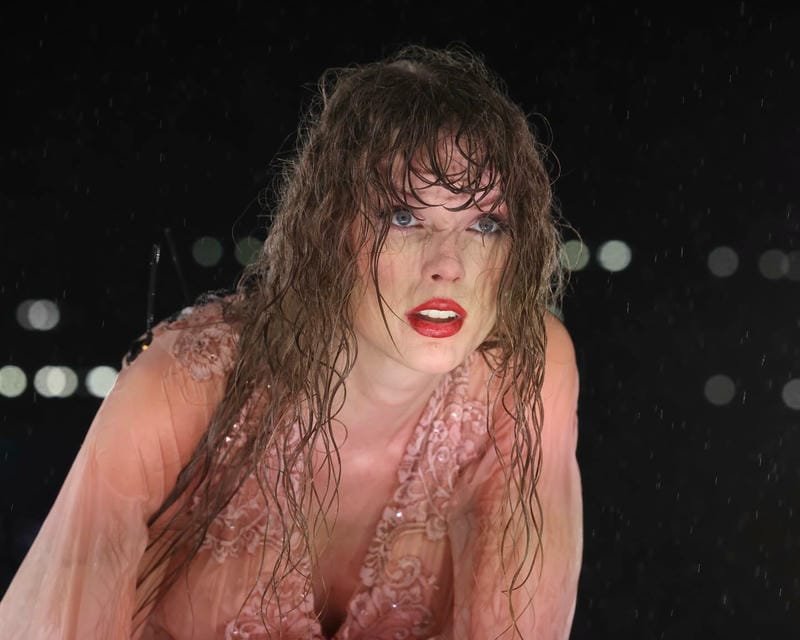 ảnh taylor swift sexy thần thái nổi bật