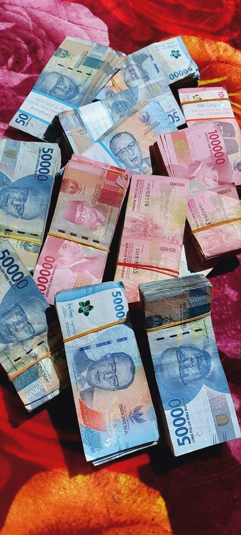 ảnh tiền xếp ngay ngắn đẹp