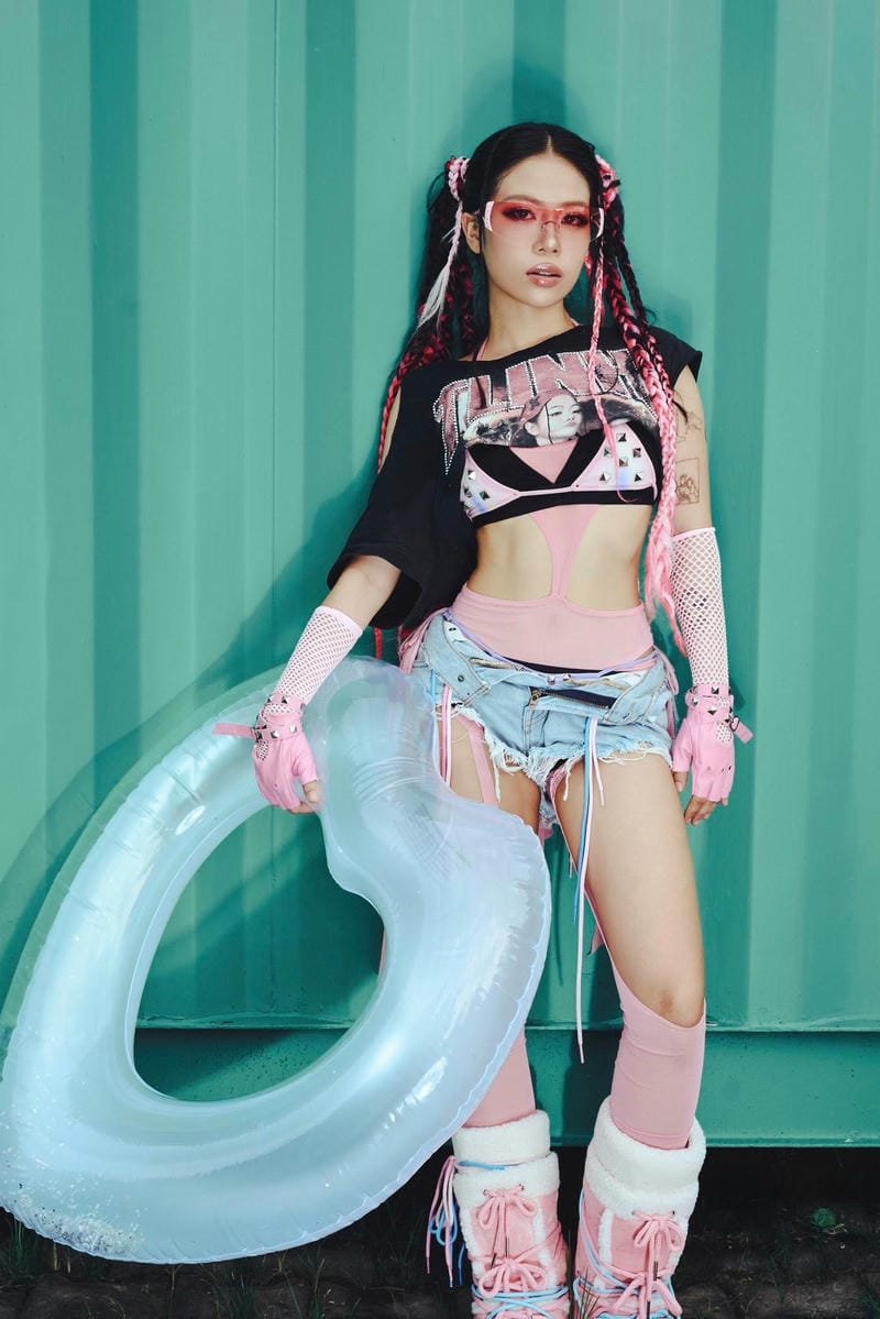 ảnh tlinh sexy đầy cuốn hút