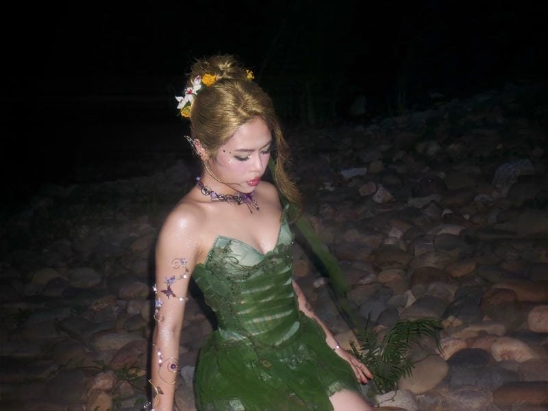 ảnh tlinh sexy đầy nét quyến rũ
